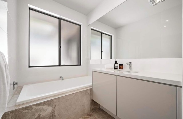 Modern 4BDR 2BTH Home