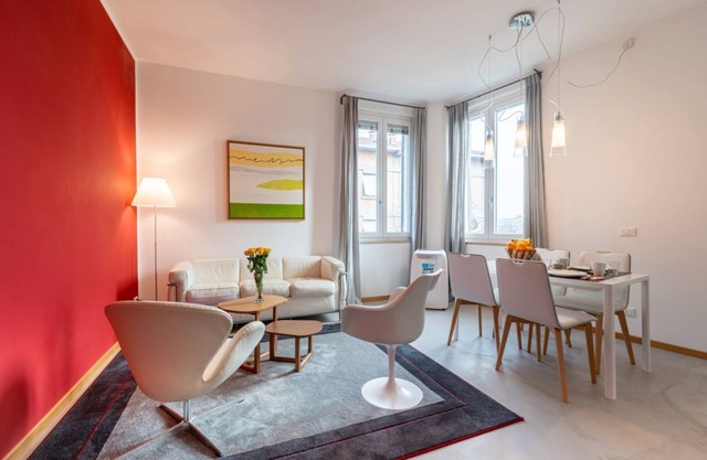 Modern 60 sqm apartment located on the fourth floor of a renovated 30's building without a lift (stairs to access it).The apartment consists of a living room with kitchenette, bedroom and bathroom. The bedroom is inspired by La Chayhana in Uzbekistan, a