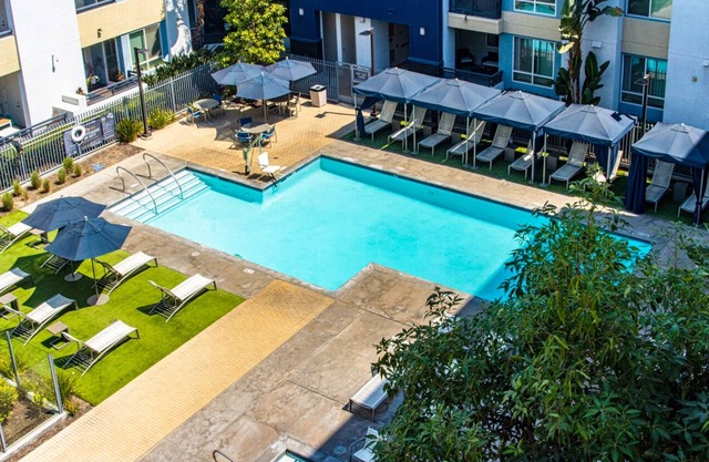 Modern Anaheim Retreat By Disney- Pool, Gym, WiFi, Outdoor Areas and More