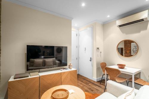 Modern and Charming 3BR 1BA Steps from Central Park