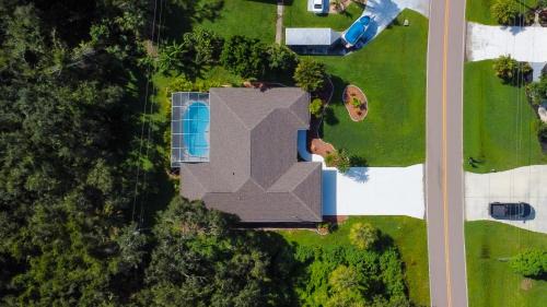 Modern and Spacious 3bdrm and 3 bath house with pool