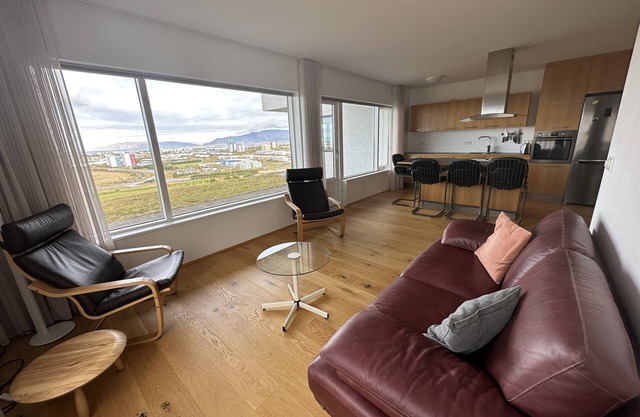 Modern and Spacious 2 bedroom apartment in Kópavogur, great view !