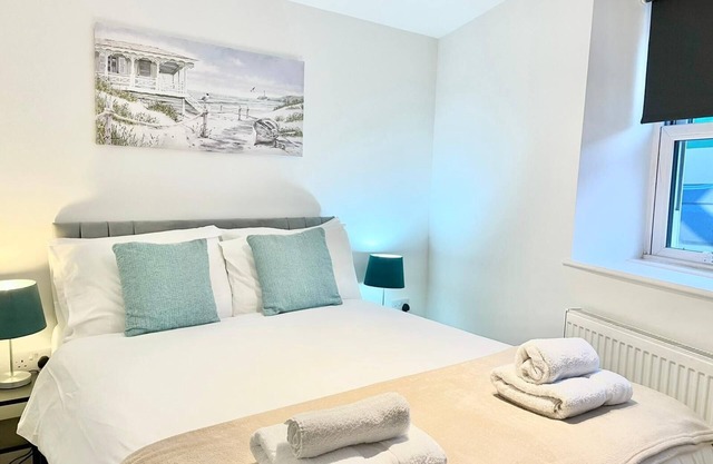 Modern and Stylish 2 Bedroom Apartment FREE PARKING