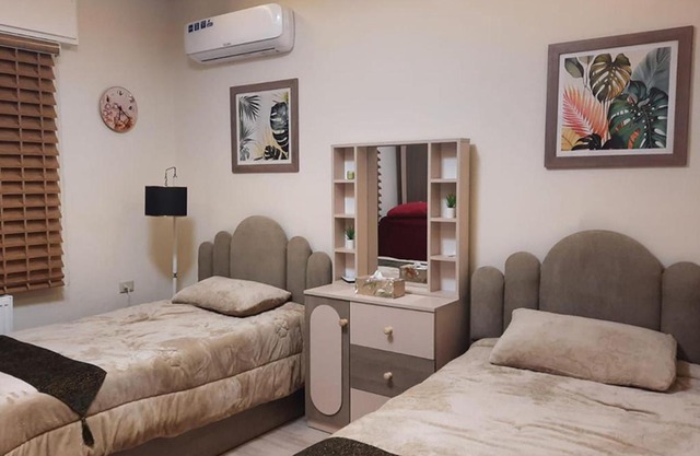 Modern Apartment, 3-Bedroom, Guest Room, 3-Bathrooms, with AC in the Heart of Amman