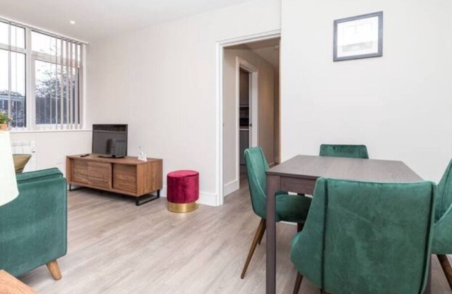 Modern apartment close to town centre and train station!