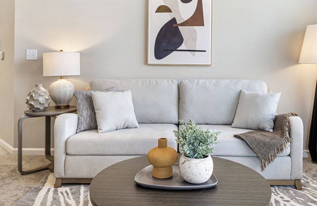 Modern Apartment in Prime Location (ID8243X3)