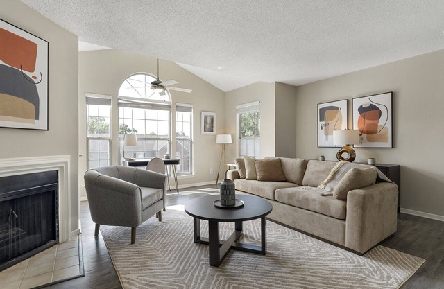 Modern Apartment in Prime Location (ID2764X48)