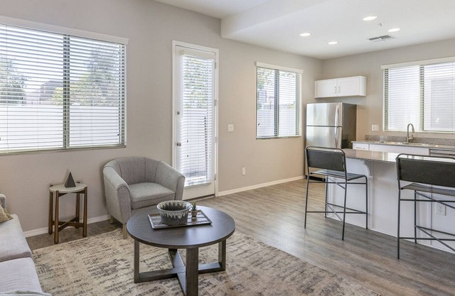 Modern Apartment in Prime Location (ID7861X78)
