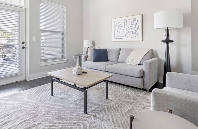Modern Apartment in Prime Location (ID7811X02)