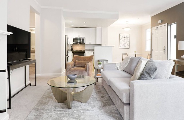 Modern Apartment in Prime Location (ID4222X75)
