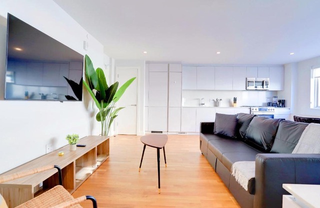 Modern Apartment W Easy Access to DC Landmarks
