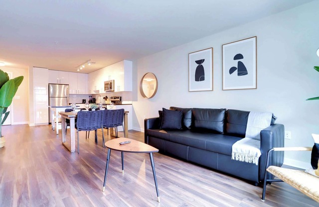 Modern Apt Near Metro | Ideal for Work