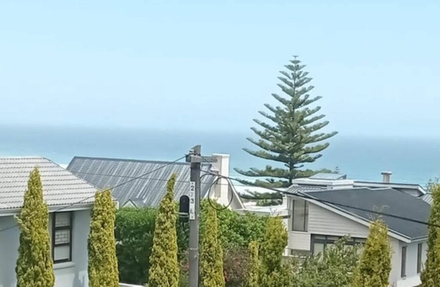 Modern Beach Home: Views for days
