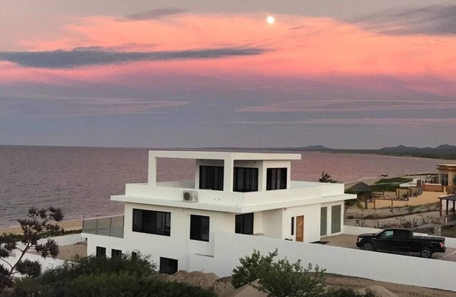 Modern beachfront 4 bedroom home w/pool and hot tub - South Beach La Ventana