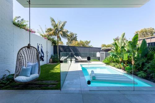 Modern Beachside Haven, Malabar Isyd