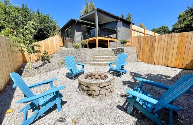 Modern Brand New Home 3br/3bth