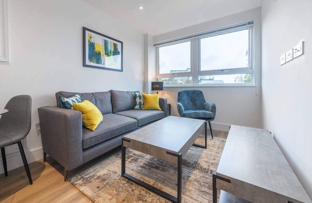 Modern & Bright 1 Bed Apartment in East Grinstead