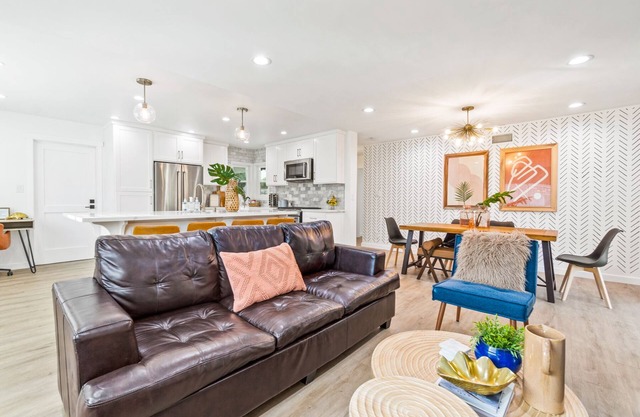 Modern Bright Remodeled Private House Near Disney/LA