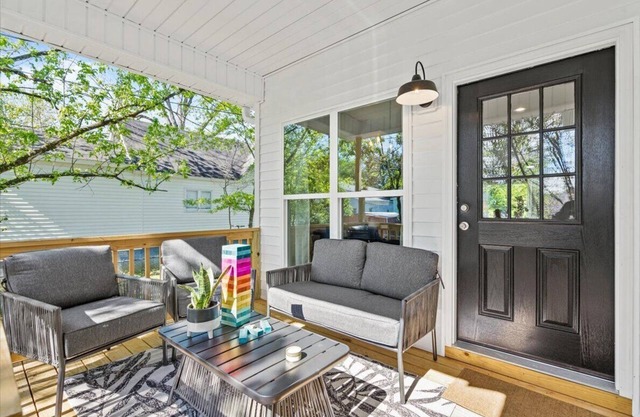 Modern Bungalow 5 min from downtown GVL