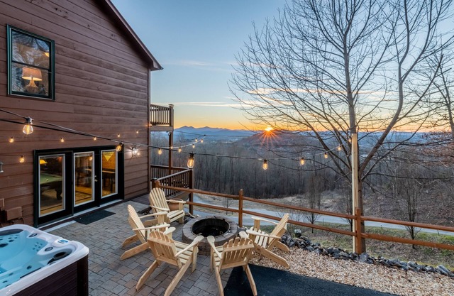 Modern cabin w/loaded game room, hot tub, stunning views!