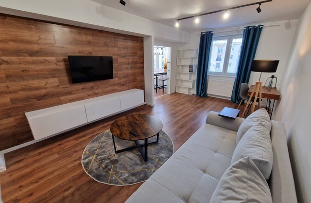 Modern City Center Apartment: Comfort and Convenience