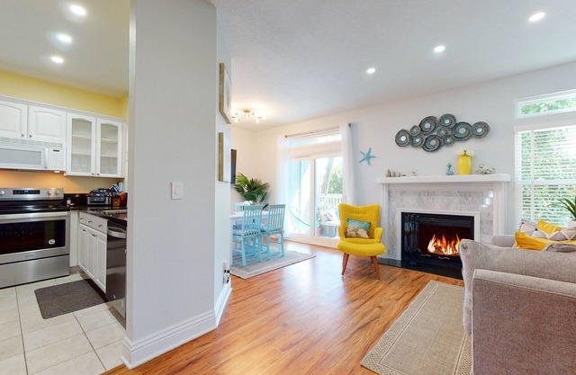Modern Coastal Laguna Beach Condo Free Parking, Pool, Tennis, Beach, Resorts