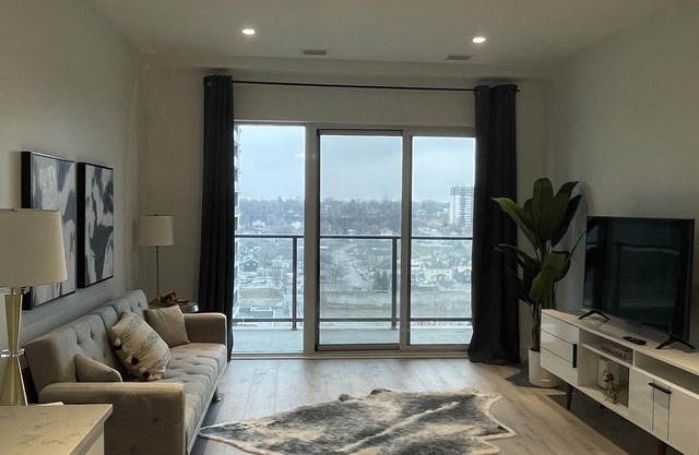 Modern Condo in Downtown Cambridge- monthly options .