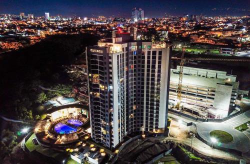 Modern Condo in Núcleo La Sabana with Pool