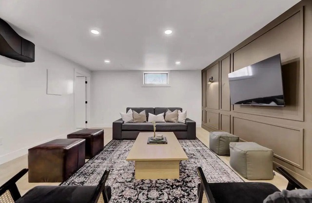 Modern Contemporary 2BR Basement Suitenn
