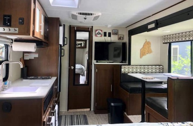 Modern Downtown Fryeburg Camper