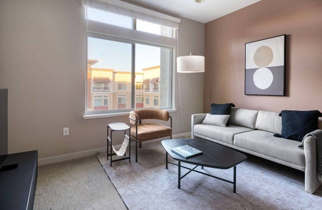 Modern Dublin 1BR w/Parking, Gym & A/C, nr Shopping, by Blueground