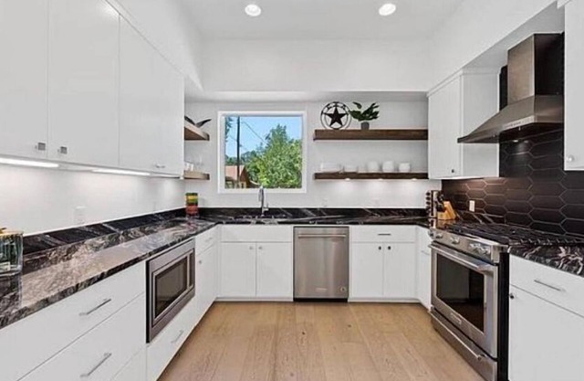 Modern East Austin Retreat – Walk to Dining, Bars & UT!