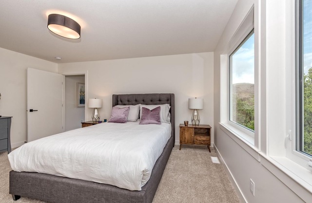 Modern Executive Condo Located in Vernon