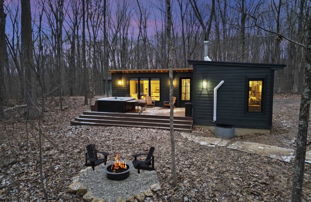 Modern Getaway Cabin | Hocking Hills