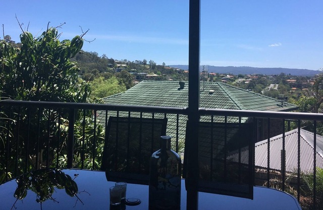 Modern Gold Coast Suite/ Close to Theme Parks with Mountain views
