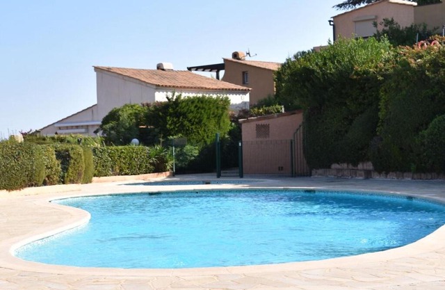 Modern Holiday Home in Th oule sur Mer With Swimming Pool