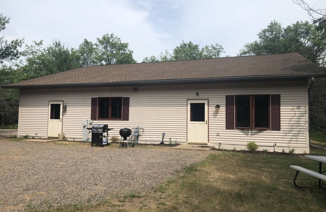 Modern home , Great Retreat Nestled in the Beautiful Northwoods .Adventures!