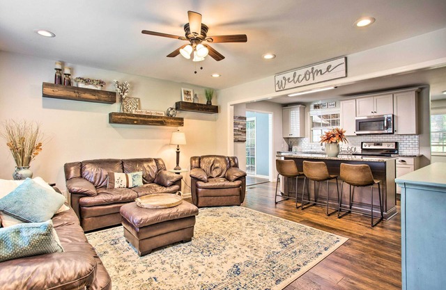 Modern Home w/Yard + Deck, 1 Mi to Clemson U!
