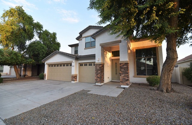 Modern home with pool, Walk to State Farm Stadium! Over 3k sq ft!