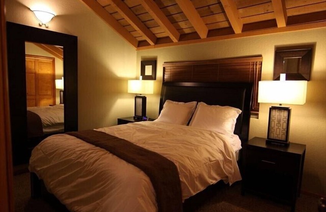 Modern Hotel-Like Luxury! 3 Bed+Loft. Twin Units Book Separately 605615
