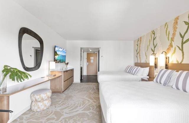 Modern Hotel | Near Ala Moana, Balcony, Pool, Gym