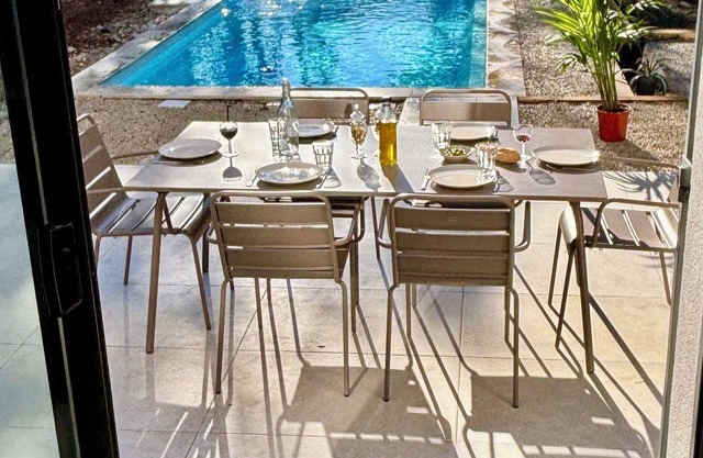 Modern house with heated swimming pool 25 + garden and plutonic