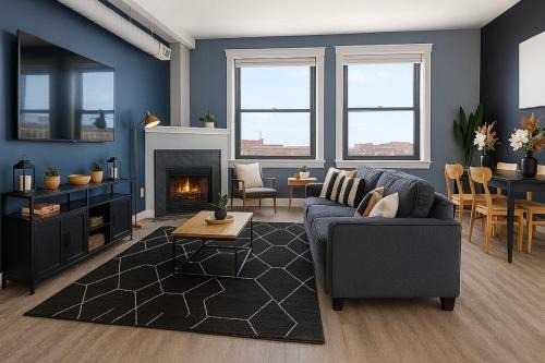 Modern King Loft Playhouse Sq & CSU