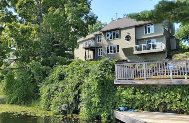 Modern Lakefront Home