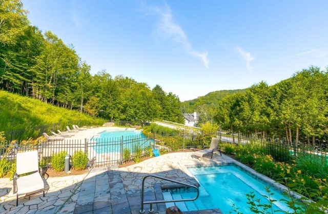 Modern Lodge Pool & Spa | Mont-Tremblant