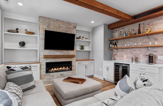 Modern Lux Upstairs apt in Chestertown/Family Friendly/Walk to Shops and Dining!
