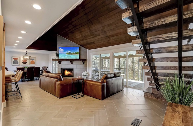 Modern Luxury Lakehouse w/Private Dock on Lanier!