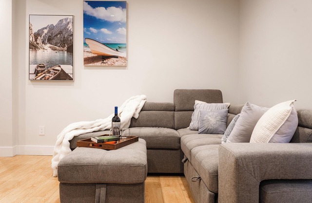 Modern Mountain Retreat - North Vancouver Escape