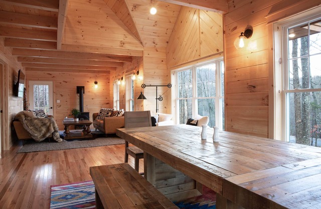 Modern Mountain Chalet! Hike, Ski, Swim, and Treasure Hunt!