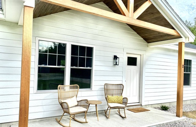Modern Mountain Home- Family Friendly Close to Moose Pond/Pleasant Mountain